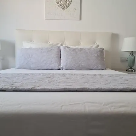 Fabulous Mabel Κοραλέχο