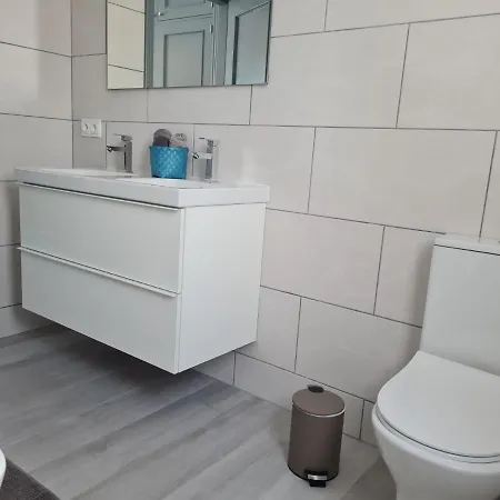 Fabulous Mabel Κοραλέχο